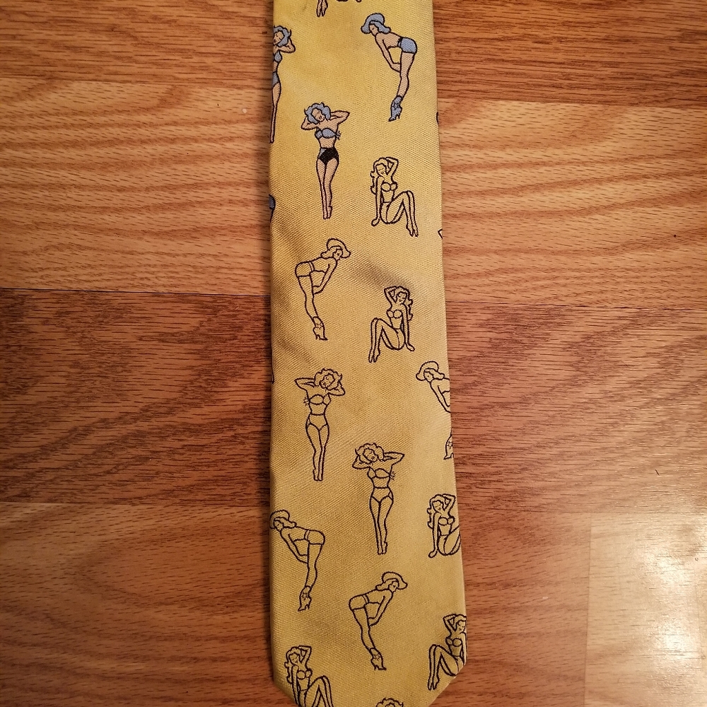 XMI Pinup girls tie
